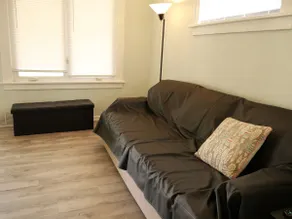 Bright 4-BR Kenosha Home • Sleeps 10 • Laundry - Image 2