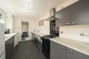 Coastal City Recharge, Contractor Base with Fast WiFi & Free Parking - Image 2