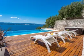 NOVO! VILLA HRID Luxuosa villa à beira-mar, jacuzzi, piscina infinita com massagem - Image 3