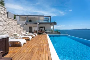 NOVO! VILLA HRID Luxuosa villa à beira-mar, jacuzzi, piscina infinita com massagem - Image 4