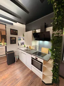 Sleeping in the pub – hot tub & home theater - Image 5