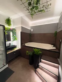 Sleeping in the pub – hot tub & home theater - Image 2