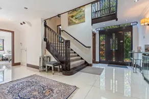 Bray - 6 Bedroom Detached Family House - Gated Parking for 6 cars, Sleeps 11, Bray, Maidenhead - Image 2