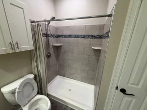 Luxury 3BR Apartment on Main Street. A/C - Image 4