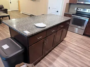 Luxury 3BR Apartment on Main Street. A/C - Image 3