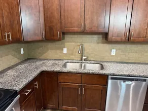 Luxury 3BR Apartment on Main Street. A/C - Image 5