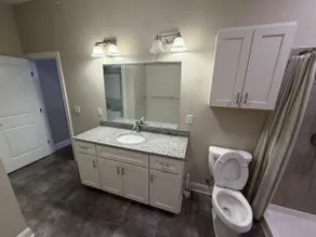 Luxury 3BR Apartment on Main Street. A/C - Image 2