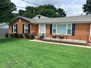 Sun-filled open ranch with room for everyone - Image 2