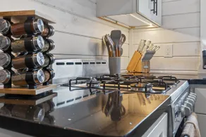 Private Tiny Home Surrounded By Farmland W/Hottub - Image 3