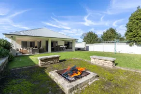 Coastal Retreat - Pet Friendly with Fire Pit - Image 2