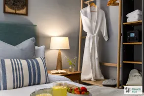 Charlotte's Cottage, a Charming Cotswolds Getaway - Image 5