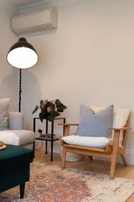 Charming Sunlit Terrace in Vibrant Newtown - Image 5