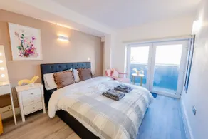 Modern 2 BR 2 Bath Flat With Balcony & Fast WiFi - Image 2