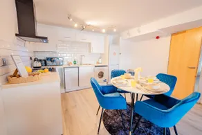 Modern 2 BR 2 Bath Flat With Balcony & Fast WiFi - Image 3