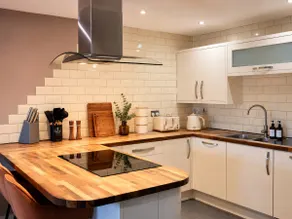 Blackberry House Boutique 4-Bed near Piece Hall - Image 4