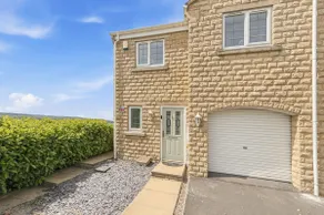 Blackberry House Boutique 4-Bed near Piece Hall - Image 2