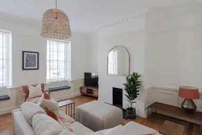 Harbourside Apartment - Image 2