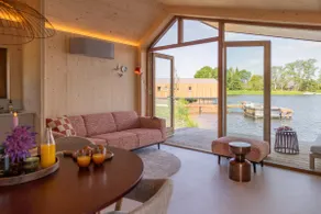 Waterfront lodge on the shore - Image 2