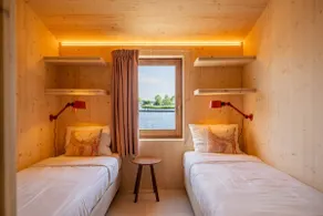 Waterfront lodge on the shore - Image 3