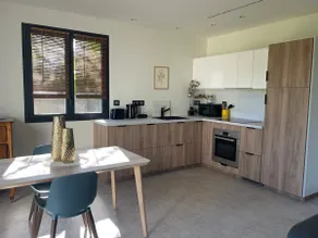 Close to Avignon with garden and pool access - Image 4