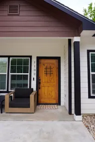 Stay just 5 minutes from downtown Lockhart! - Image 5