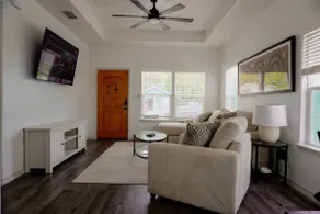 Stay just 5 minutes from downtown Lockhart! - Image 2