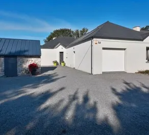 House with heated pool - Image 3