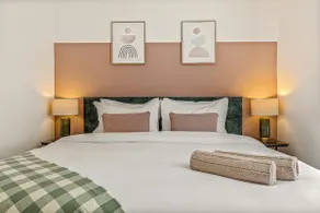 Contractor Base | Parking | 4 Beds | Fast Wi-Fi - Image 2