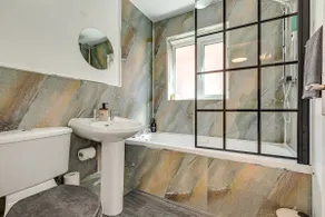 Contractor Base | Parking | 4 Beds | Fast Wi-Fi - Image 5