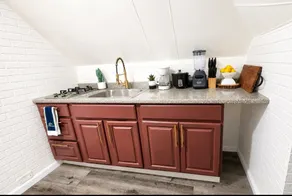 Modern Retreat • 5 Min to Train • Easy NYC Access - Image 4