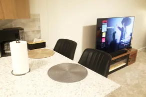 Luxury Private Suite, Near Calgary Airport - Image 4