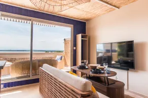 Hot tub, pool, parking and beach 50 meters away - Image 2