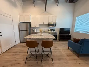 Modern 2-Bed/1 Bath Apt - Ideal for Extended Stays - Image 2