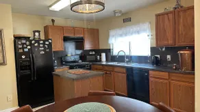 Quiet & Safe 4BR Home. 10 min IAH, 25 min Downtown - Image 3