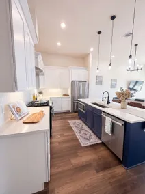 Luxurious Lakefront Retreat at NASA Space & Kemah - Image 4