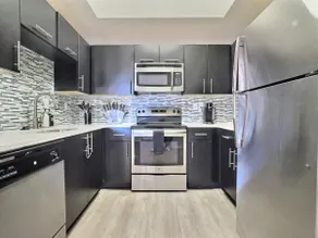 Stellar suite w/ Gym, Pool & Netflix, sleeps 4! - Image 3