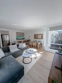 Luxe 4BR - Sleeps 8 - East Vic Park - Free Parking - Walk to Train - Image 2