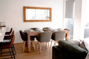 Luxe 4BR - Sleeps 8 - East Vic Park - Free Parking - Walk to Train - Image 4