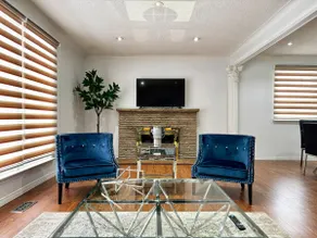 3 Bedroom Renovated Home near Yong and Steele - Image 3