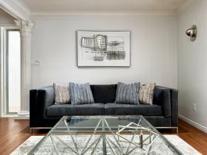 3 Bedroom Renovated Home near Yong and Steele - Image 2