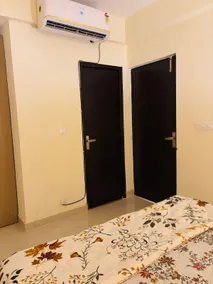 The room has been booked by everyone. - Image 5