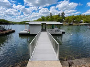 Lake Paradise Lakefront Stay - Image 2