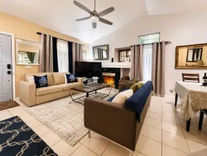 Tropical Backyard Retreat- Pet Friendly - Image 3