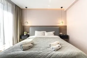 MoHost Alex 5 | Your Peaceful Urban Retreat - Image 4
