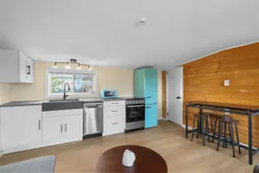 Bright modern cottage close to parlee beach.   - Image 4