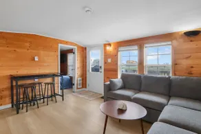 Bright modern cottage close to parlee beach.   - Image 5