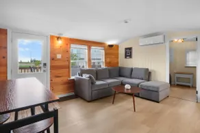 Bright modern cottage close to parlee beach.   - Image 2