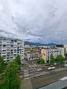 Bright 2 Bedrooms with Garage | Tram at 1min - Image 5