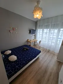 Bright 2 Bedrooms with Garage | Tram at 1min - Image 2