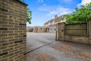Contractor Accommodation Peterborough- Parking-Business and Work Stays - Image 3